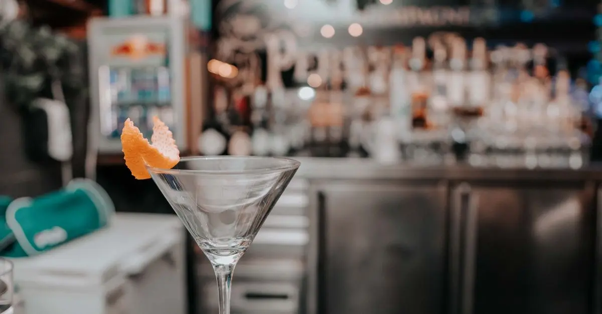 Explorer l'histoire du cocktail Martini