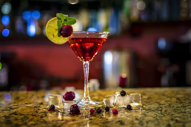 Cocktails Créatifs avec des Aliments Inattendus : 10 Recettes Surprenantes