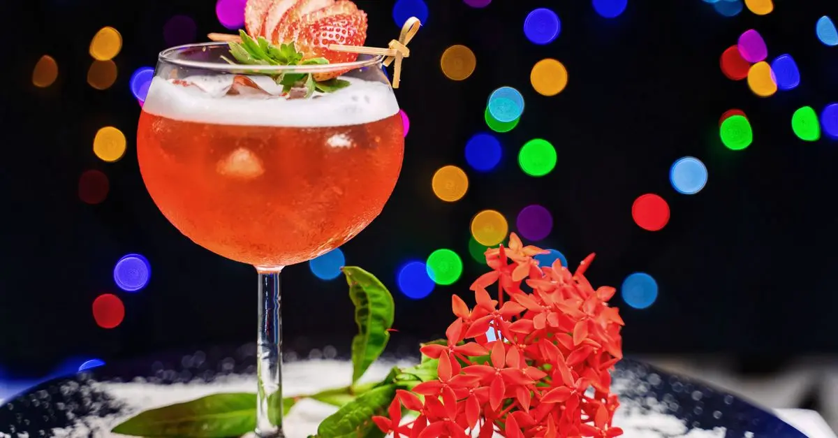 10 Cocktails Créatifs pour Éblouir vos Invités à chaque Occasion