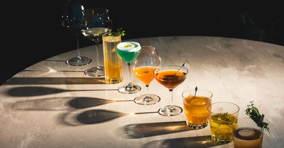 Cocktails créatifs à base de Vins Aromatisés : Recettes Innovantes