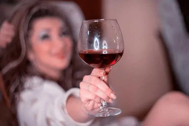Les Cocktails Créatifs à Base de Vins Aromatisés : Recettes Audacieuses