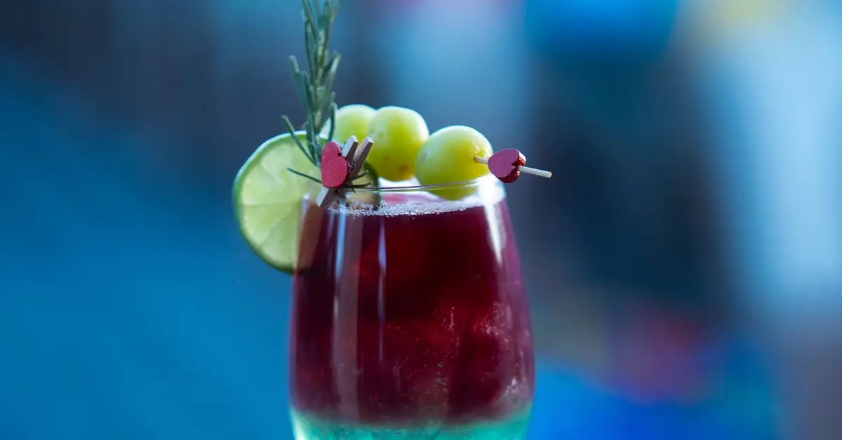 10 Astuces pour Créer des Cocktails Créatifs avec des Ingrédients Étonnants