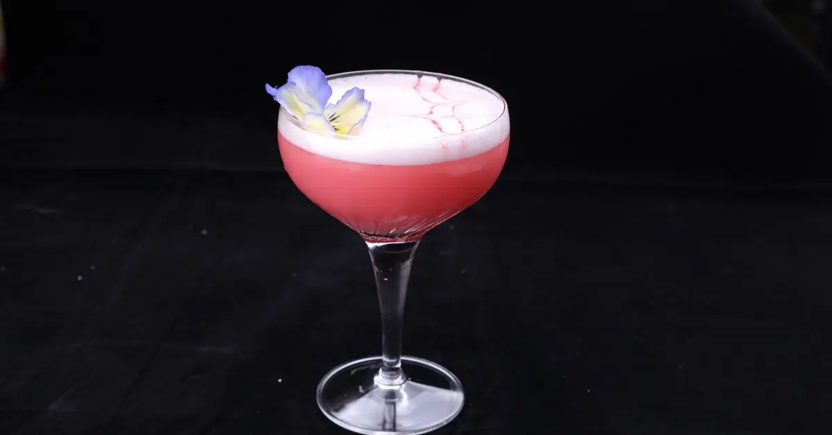 Cocktails créatifs à base de fleurs : recettes et inspirations