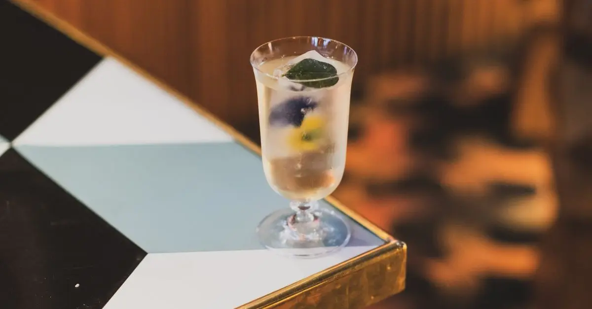 Les cocktails créatifs à base de fleurs : recettes et inspirations