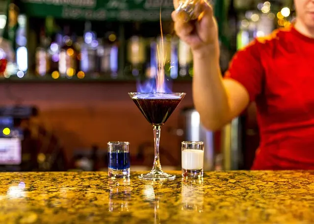 Comment Créer des Cocktails Créatifs avec des Ingrédients Locaux