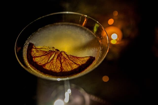 Les Cocktails Créatifs à Tester pour Élever Votre Mixologie